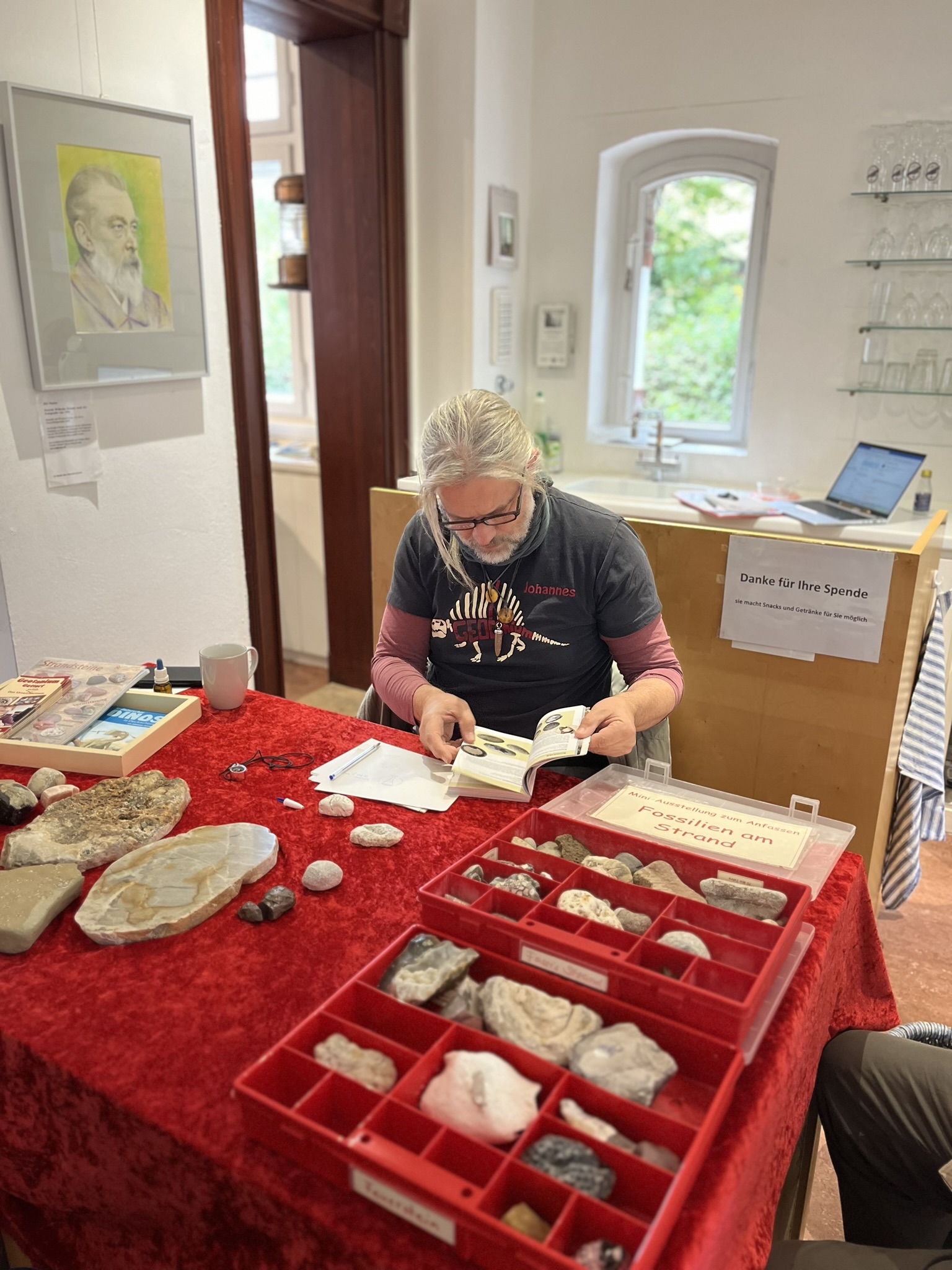 Fossilienbestimmung am 17. Juli im Heimatmuseum Heiligenhafen und Geologische Wanderung am Hohen Ufer